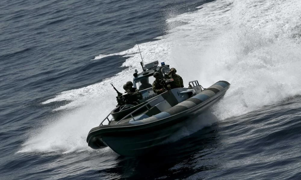 Η μαρτυρία του ψαρά φέρνει άντρες της Μονάδας Υποβρυχίων Καταστροφών στα Καμένα Βούρλα!